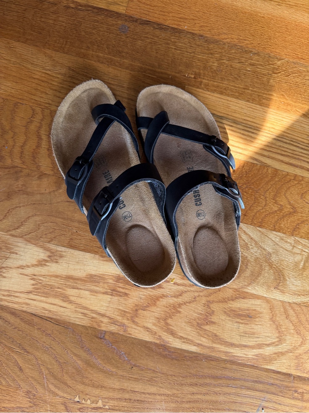 Women's Black Strappy Buckle Sandals Cushionaire Luna 7.5 - Picture 5 of 6